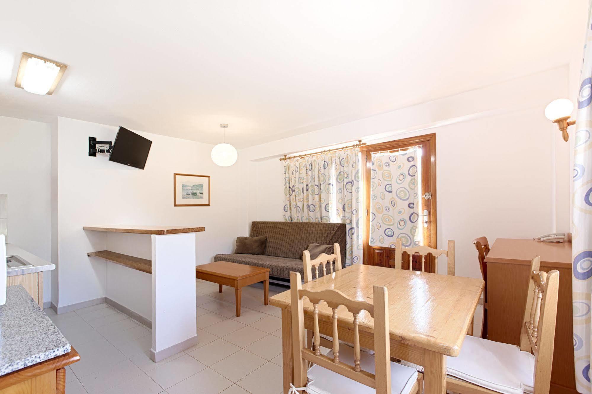 Apartamentos Colomar Santa Eularia des Riu Exteriör bild