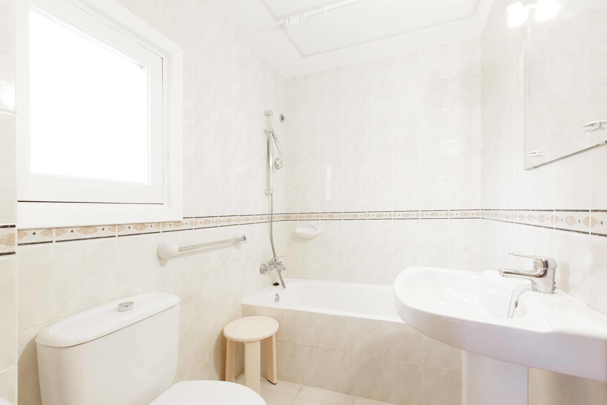 Apartamentos Colomar Santa Eularia des Riu Exteriör bild