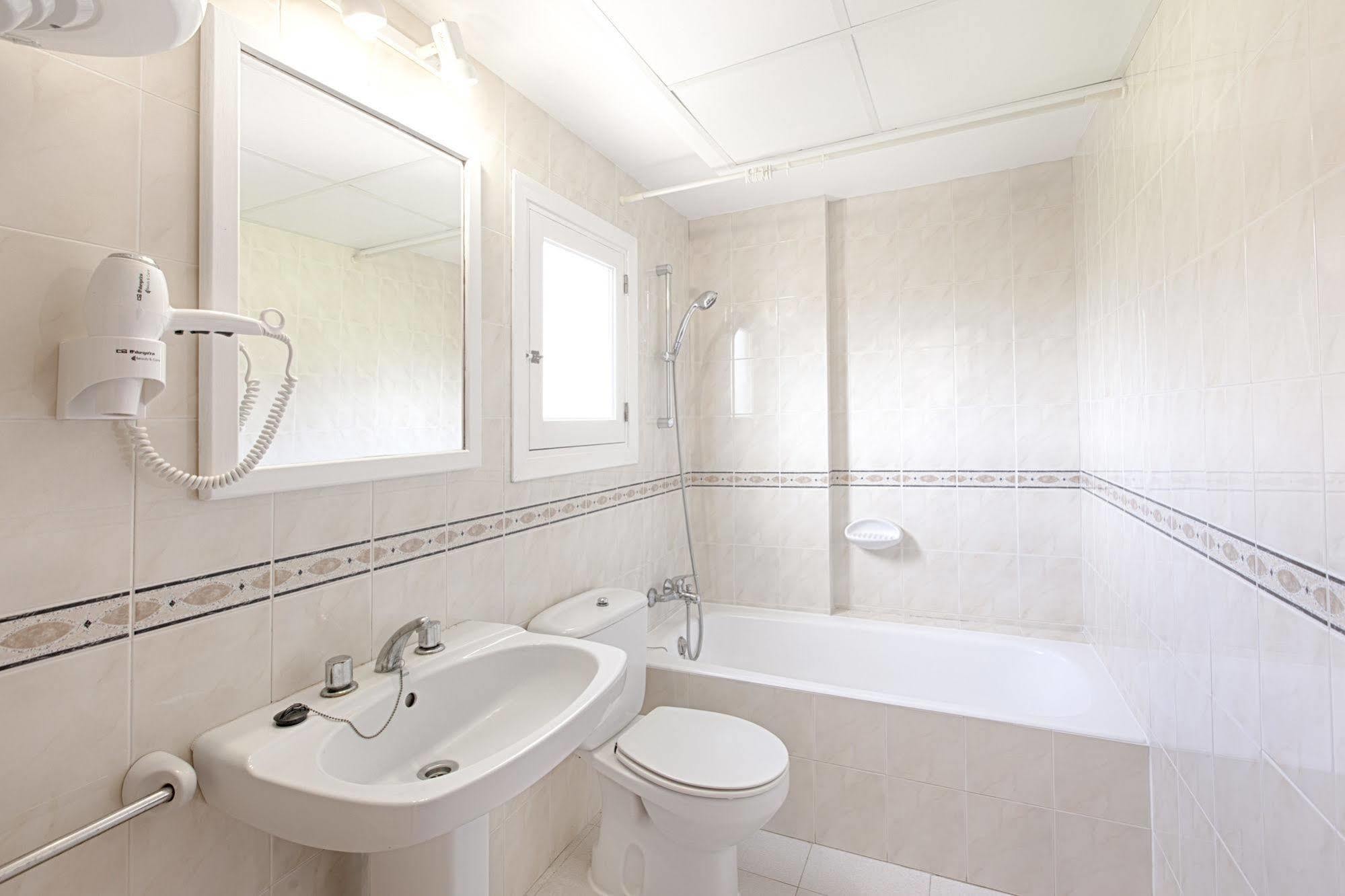Apartamentos Colomar Santa Eularia des Riu Exteriör bild
